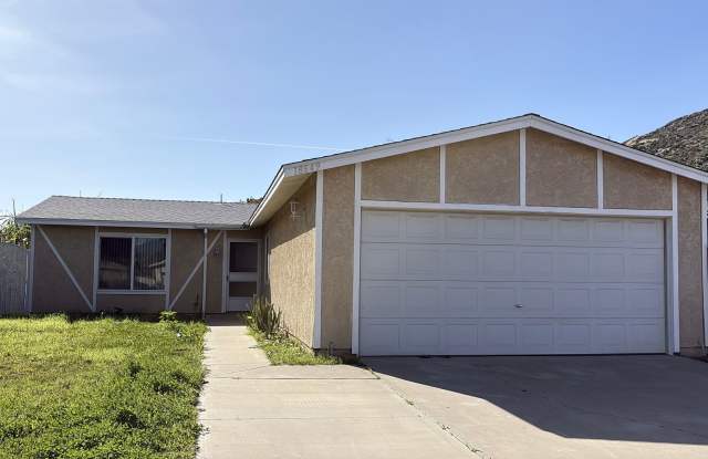 4 Bed, 2 Bath in Bloomington! photos photos