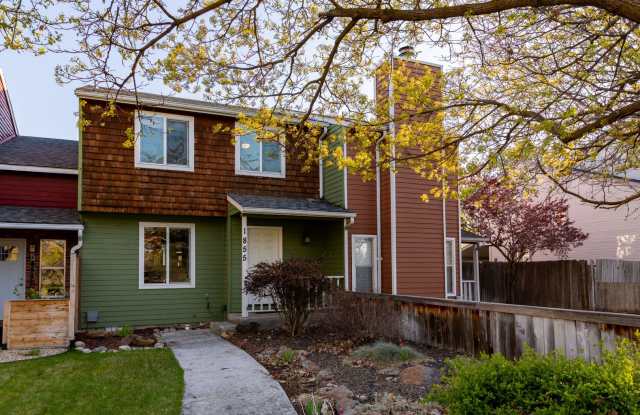 Updated Boise Ave. Townhome in great location! Gallery 1