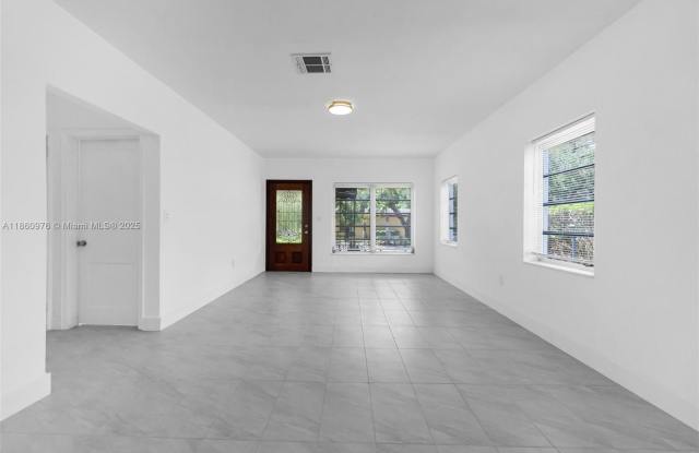 1107 El Rado Street Gallery 3