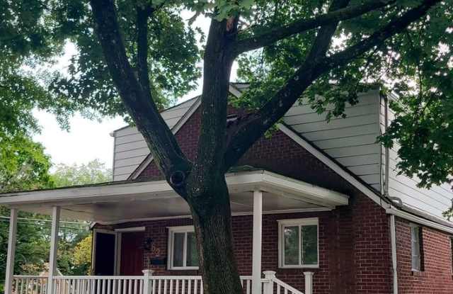Spacious 4BR House in Pittsburgh, Section 8 Considered!! Gallery 1