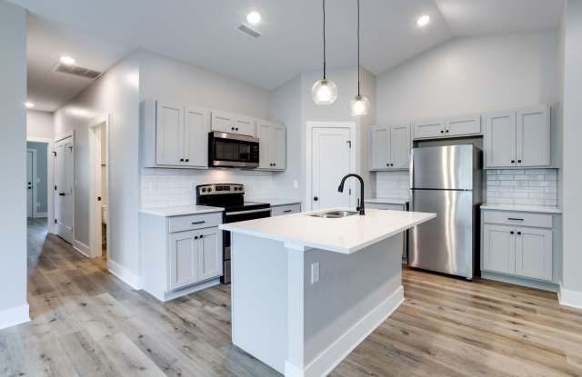 3 Bedroom, 2 Bathroom! Gallery 1