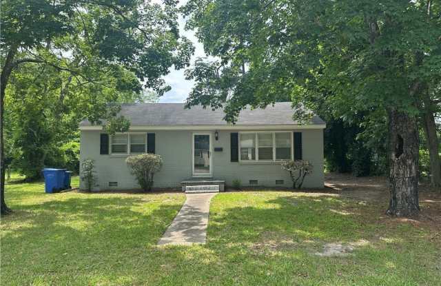 116 Hunter Circle - 116 Hunter Circle, Fayetteville, NC 28304 116 Hunter Circle - 116 Hunter Circle, Fayetteville, NC 28304