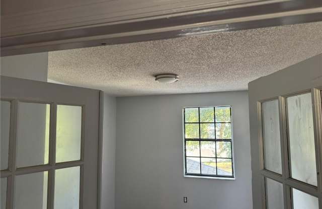 1212 INDIAN BLUFF Drive Gallery 4