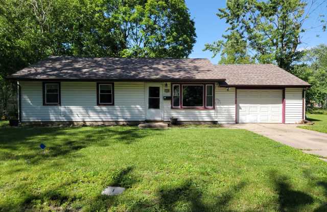 3 Bedroom Home With A Large Fully-Fenced Yard photos photos