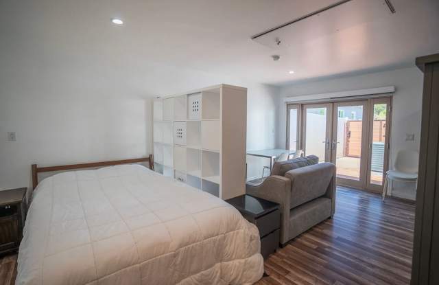 **2021 Euclid Ave #1-A Long Beach** Downstairs Studio 1 bath !! 2 weeks free OAC !!! Gallery 4