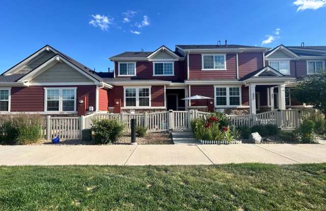 Modern Three Bedroom Townhome Available For Rent in Creekside photos photos