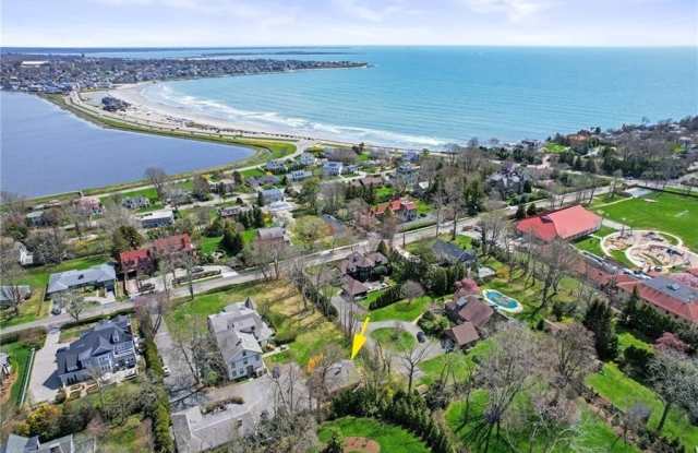 397 Gibbs Avenue - 397 Gibbs Avenue, Newport, RI 02840