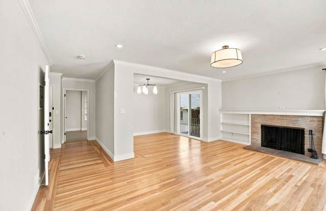 Sun-Drenched Lakeshore Living Gallery 3
