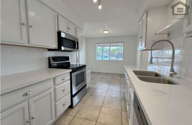 4Bed/2Bath House at Chandler Blvd/McQueen Rd! Ready for Immediate Move-In! – NO HOA! photos photos