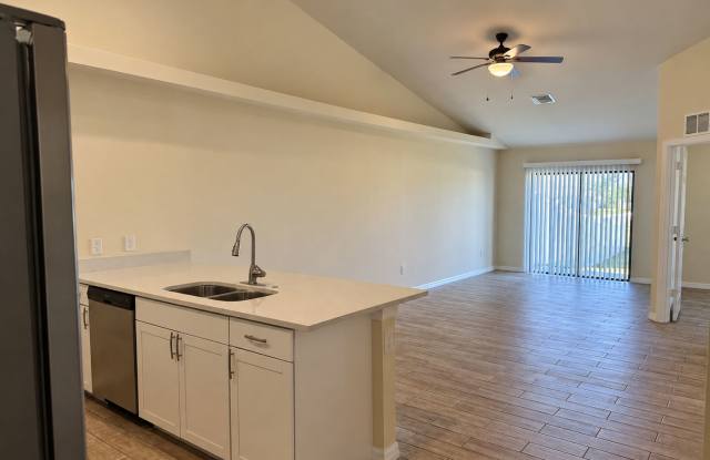 3 Bed 2 Bath 1 Car  Garage Duplex Gallery 4