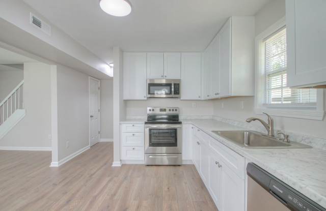 2BR Home in Spring Hill Gallery 3
