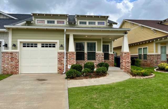 Large 3 Bed, 2 Bath in Beautifully Well-Maintained Neighborhood photos photos