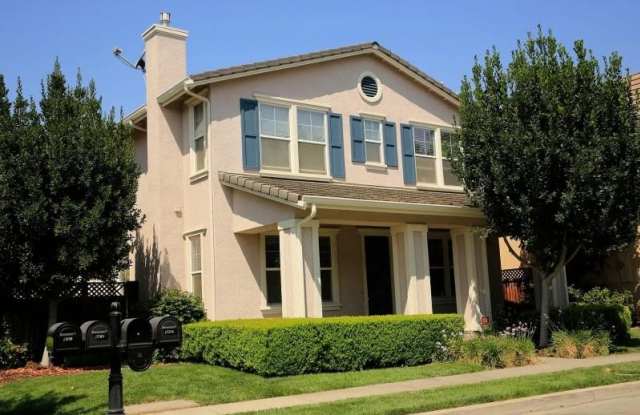 1516 Whispering Oaks Way photos photos