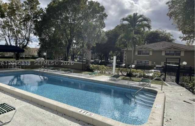 2596 Riverside Dr Gallery 2