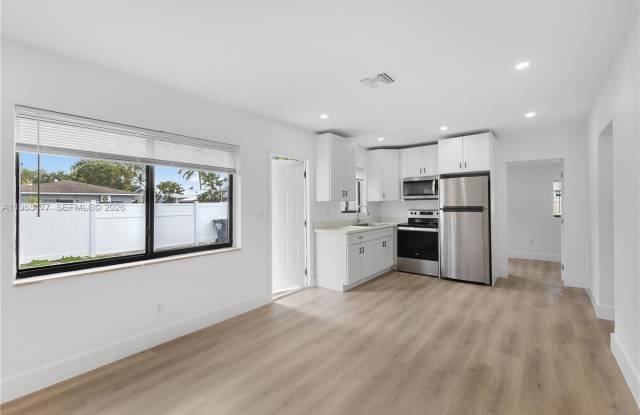 1918 Taft St photos photos