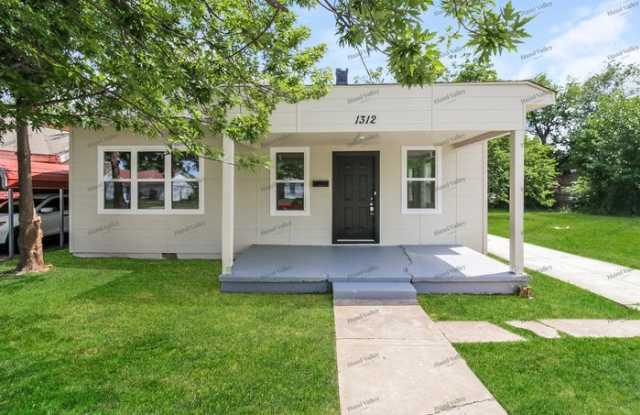 1312 Northeast 19th Street Gallery 1