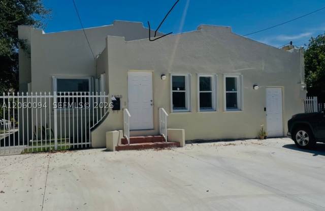 1870 NW 5th St photos photos