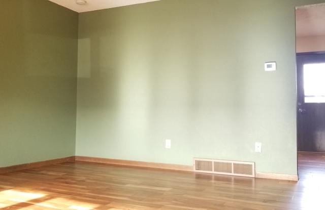 Beautifully updated two bedroom townhouse, close to the hospital! Gallery 3