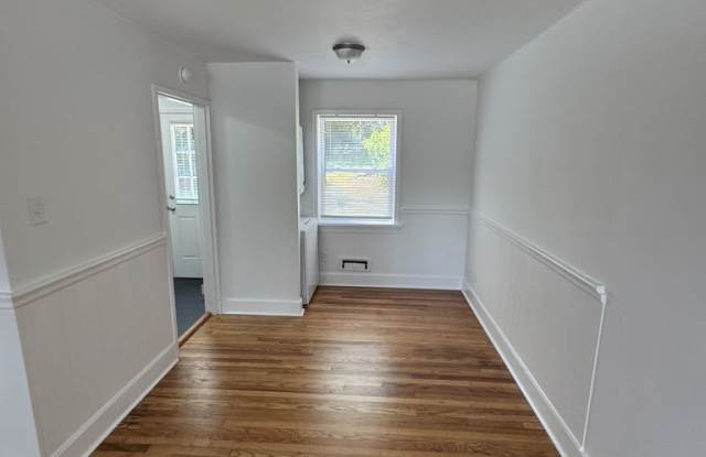 2909 Wade Avenue photos photos