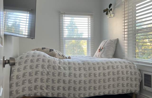 1912 E 30th St - 1912 East 30th Street, Oakland, CA 94606 1912 E 30th St - 1912 East 30th Street, Oakland, CA 94606