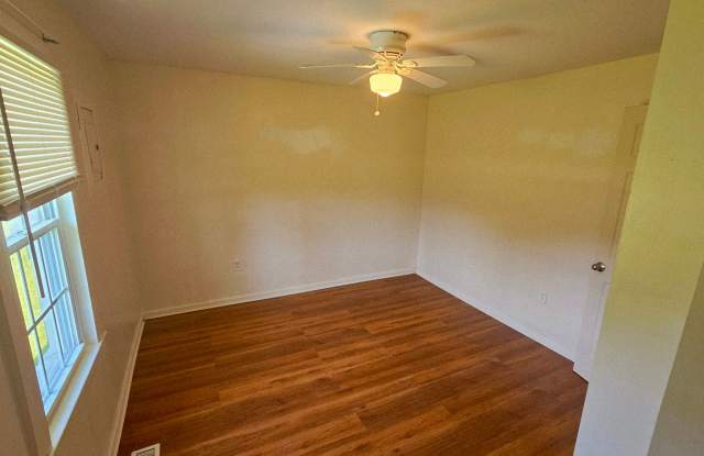 Home in Midway Park - 1404 Lake Cole Road, Piney Green, NC 28544