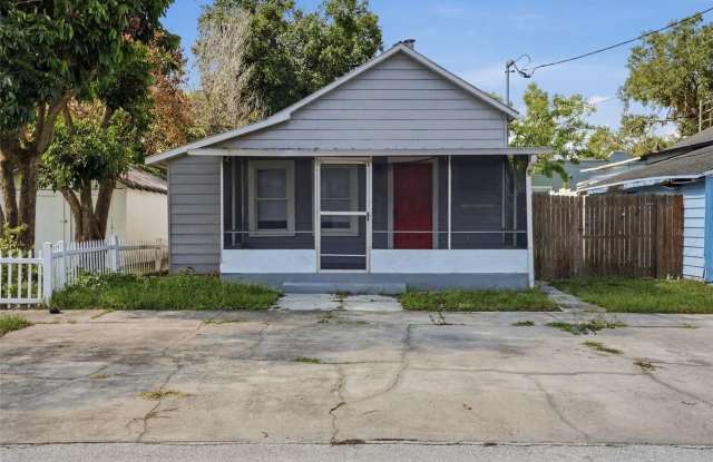 Cute 2/1 near downtown Kissimmee Gallery 1