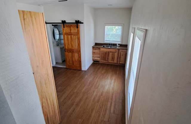 610 W Cedar St Gallery 2