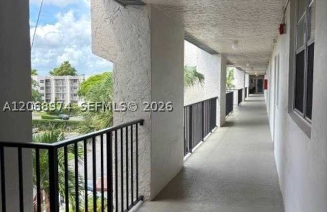 9440 Poinciana Pl Gallery 2