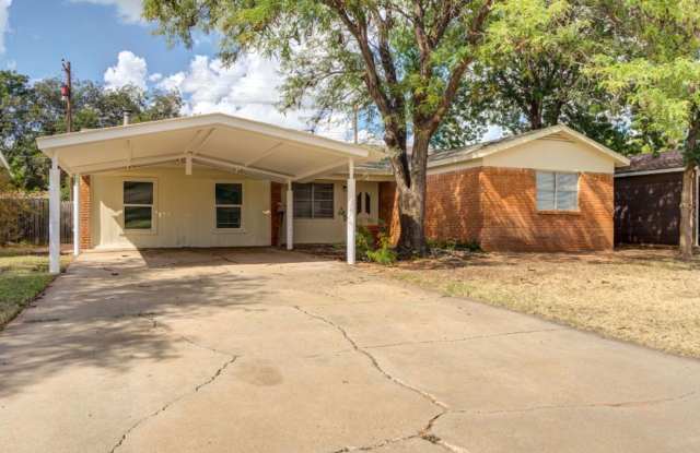 Newly remodeled 3 bad 2 bath near South Loop 289 now available Gallery 1