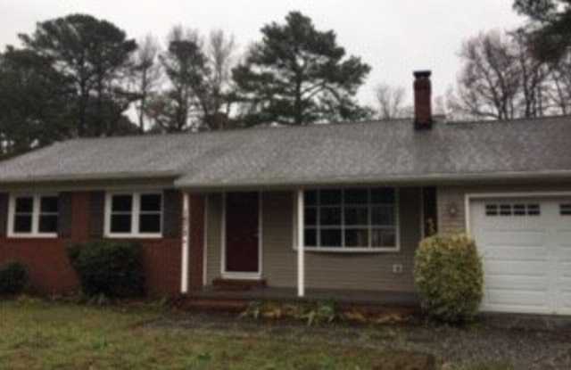 1675  Azalea Point Rd - 1675 Azalea Point Road, Gloucester Point, VA 23062