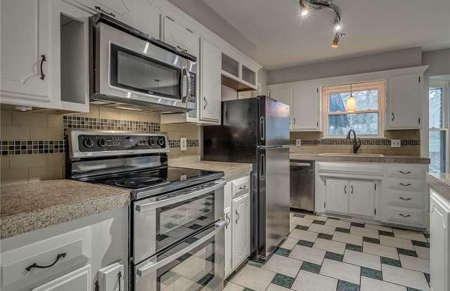 8217 Golden Oaks Road Gallery 4