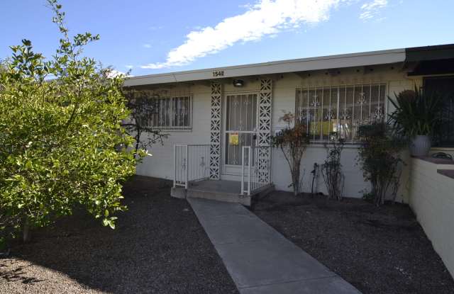 Charming 1 Bedroom 1 Bath Town home! South Tucson Location! photos photos