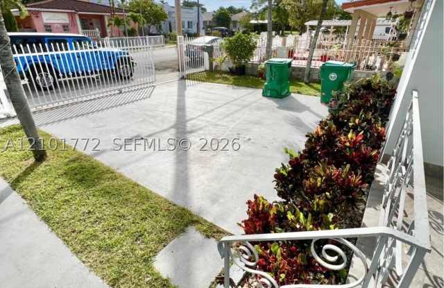 180 NW 32nd Pl Gallery 3