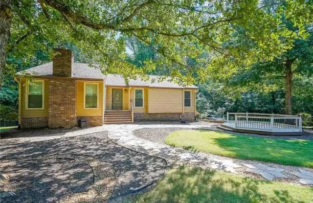 Room in 6 Bedroom Home in Lawrenceville Gallery 1