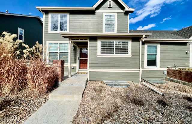 Bright and Large 2-Bed 2.5 Bath Townhome with Open Floorplan Gallery 1