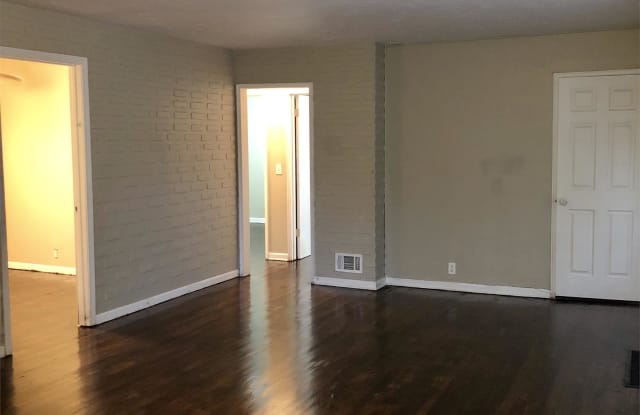 6658 Flora Ave - 6658 Flora Cir, Kansas City, MO 64131