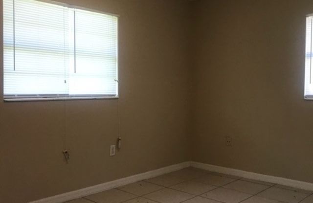3 Bedroom 2 Bath Home For Rent at 1439 S. Oxalis Ave Orlando, Fl. 32807 Gallery 4