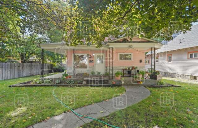 1813 West Mission Avenue - 2 photos photos