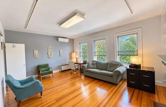 2604 CONNECTICUT Avenue NW Gallery 2