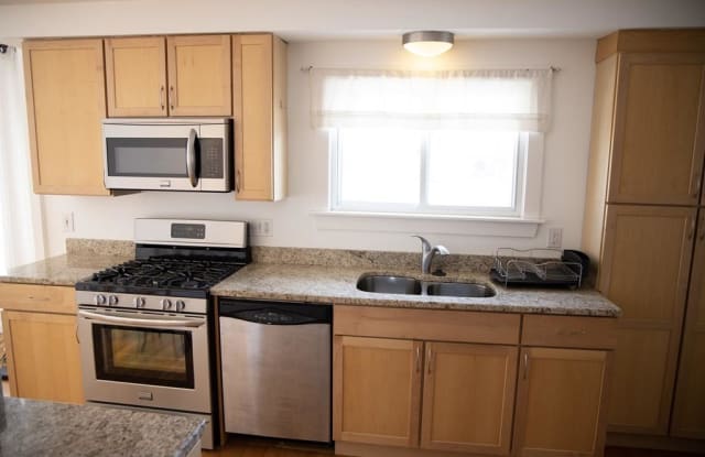 22 Martin St - 22 Martin St, Medford, MA 02155