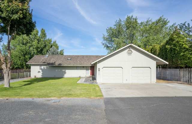 Beautiful Home In Quiet Neighborhood photos photos