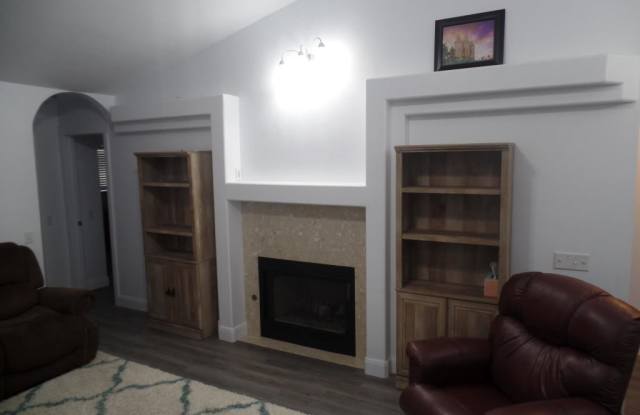 ** Move-In Discount** 3 bed - 2 bath Single Story Pet Friendly - Heart of Cedar City! Gallery 3