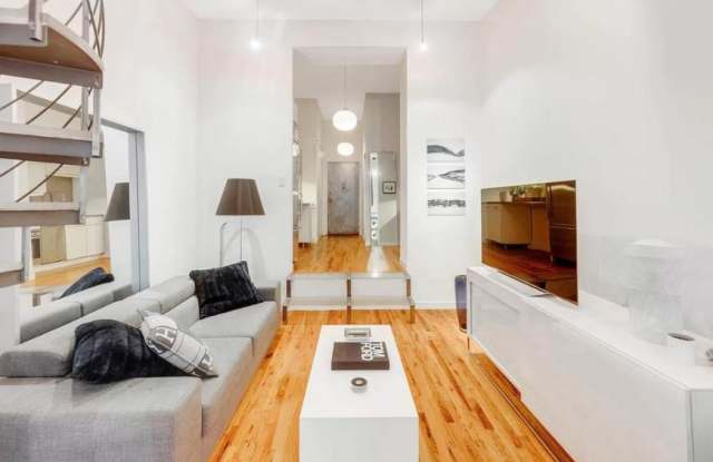 23 Waverly Place Gallery 4