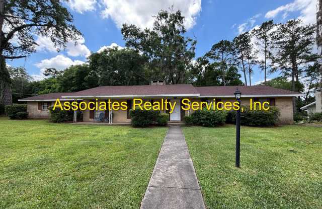 3 Bed/2 Bath Spacious Home in BLACK ACRES!!! - 2805 Southwest 1st Avenue, Gainesville, FL 32607 3 Bed/2 Bath Spacious Home in BLACK ACRES!!! - 2805 Southwest 1st Avenue, Gainesville, FL 32607