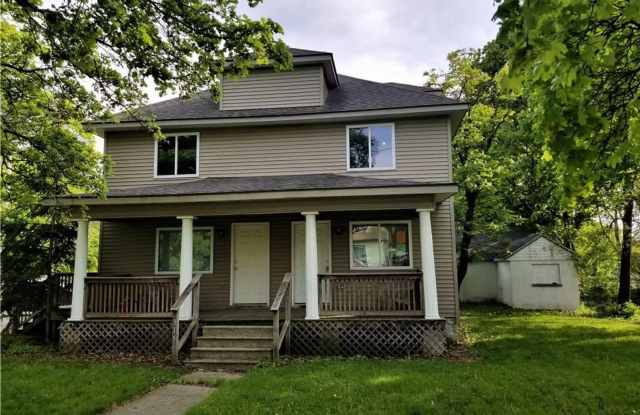 NEWLY RENOVATED PONTIAC UNIT FOR LEASE! photos photos