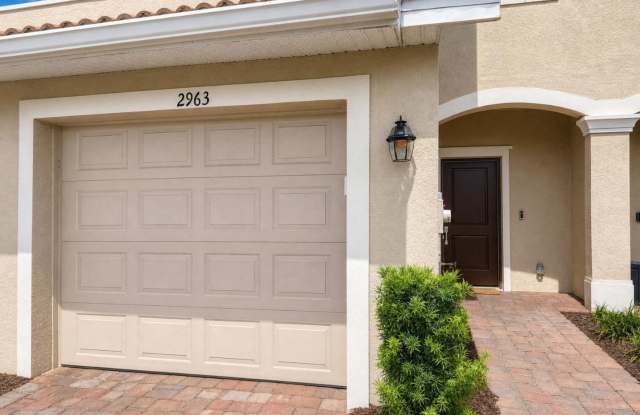 Annual lease, 3-bedroom, 2.5-bathroom townhome in Orange Blossom Ranch Gallery 1