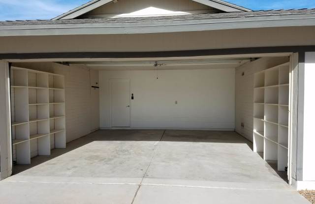 6824 S LAKESHORE Drive Gallery 2