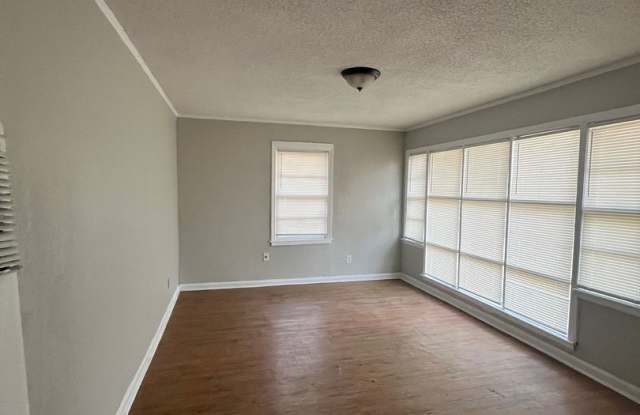 Renovated house in quite Neighborhood Gallery 4