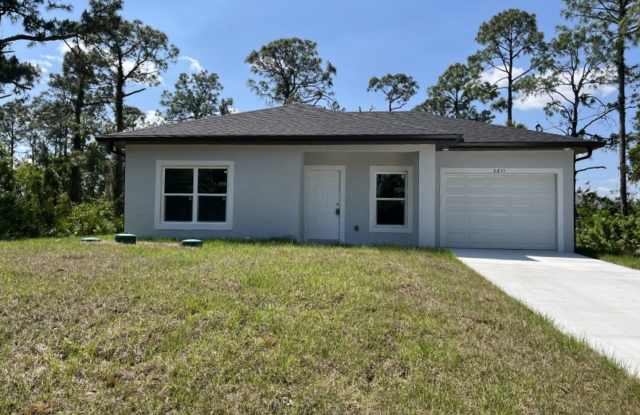 ASK US ABOUT FREE RENT! LOCATION LOCATION LOCATION! BRAND NEW HOME 2/2/1 photos photos