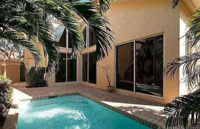 1060 Waterside Ln Gallery 2